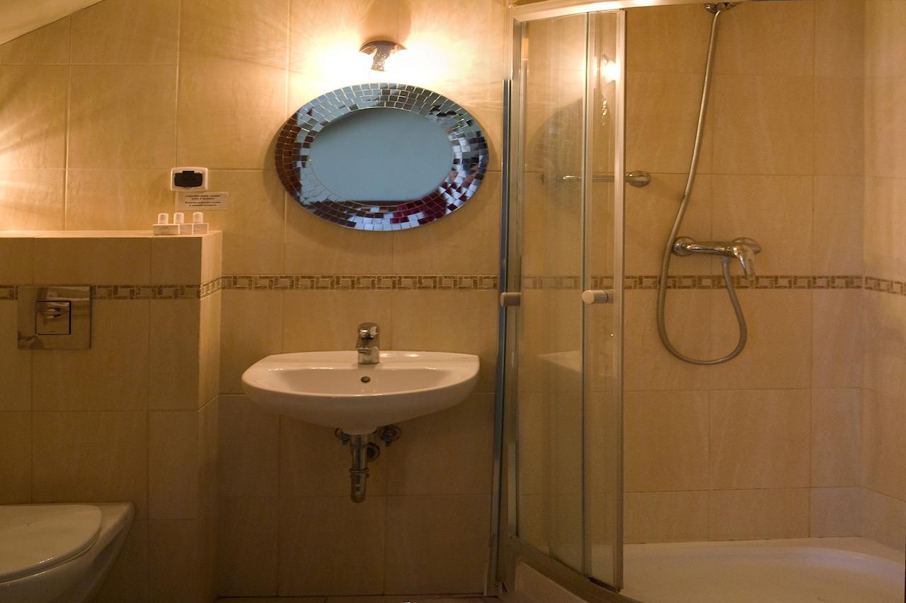 Hotel Lotos Woskrzenice Duze الغرفة الصورة